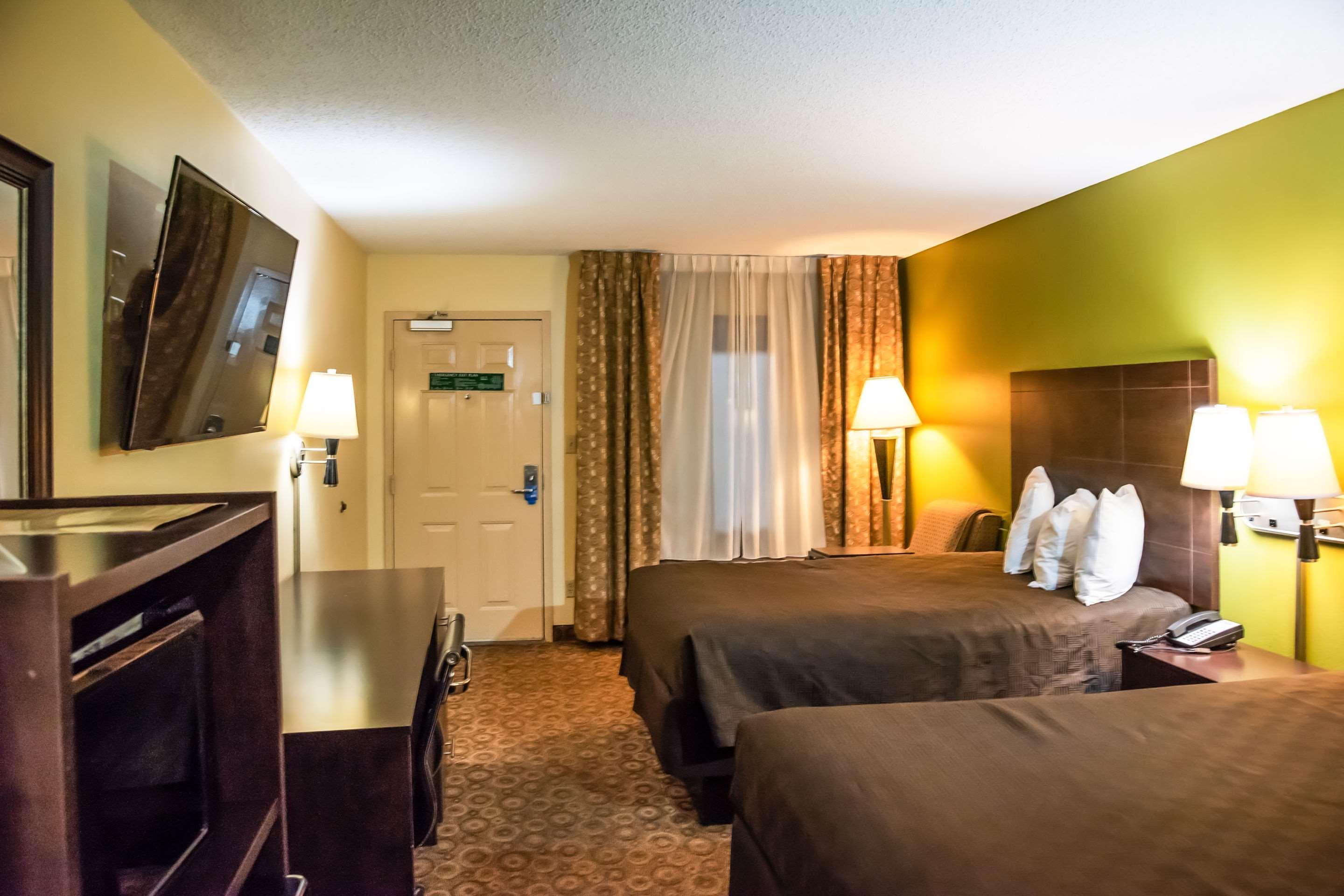 Rodeway Inn & Suites Clarksville Esterno foto