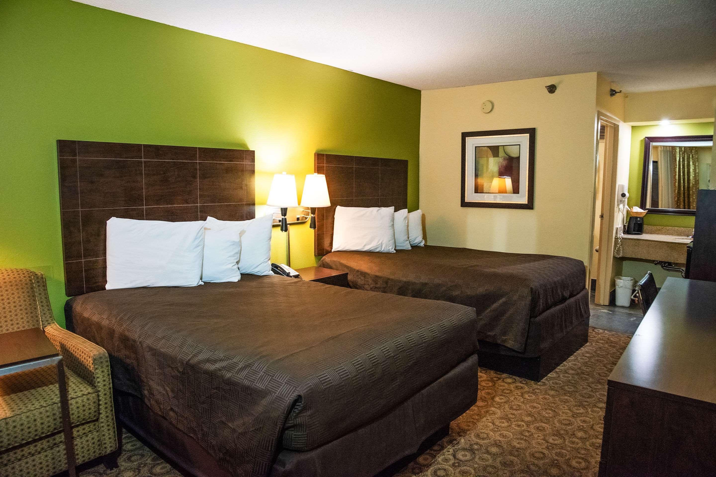 Rodeway Inn & Suites Clarksville Esterno foto