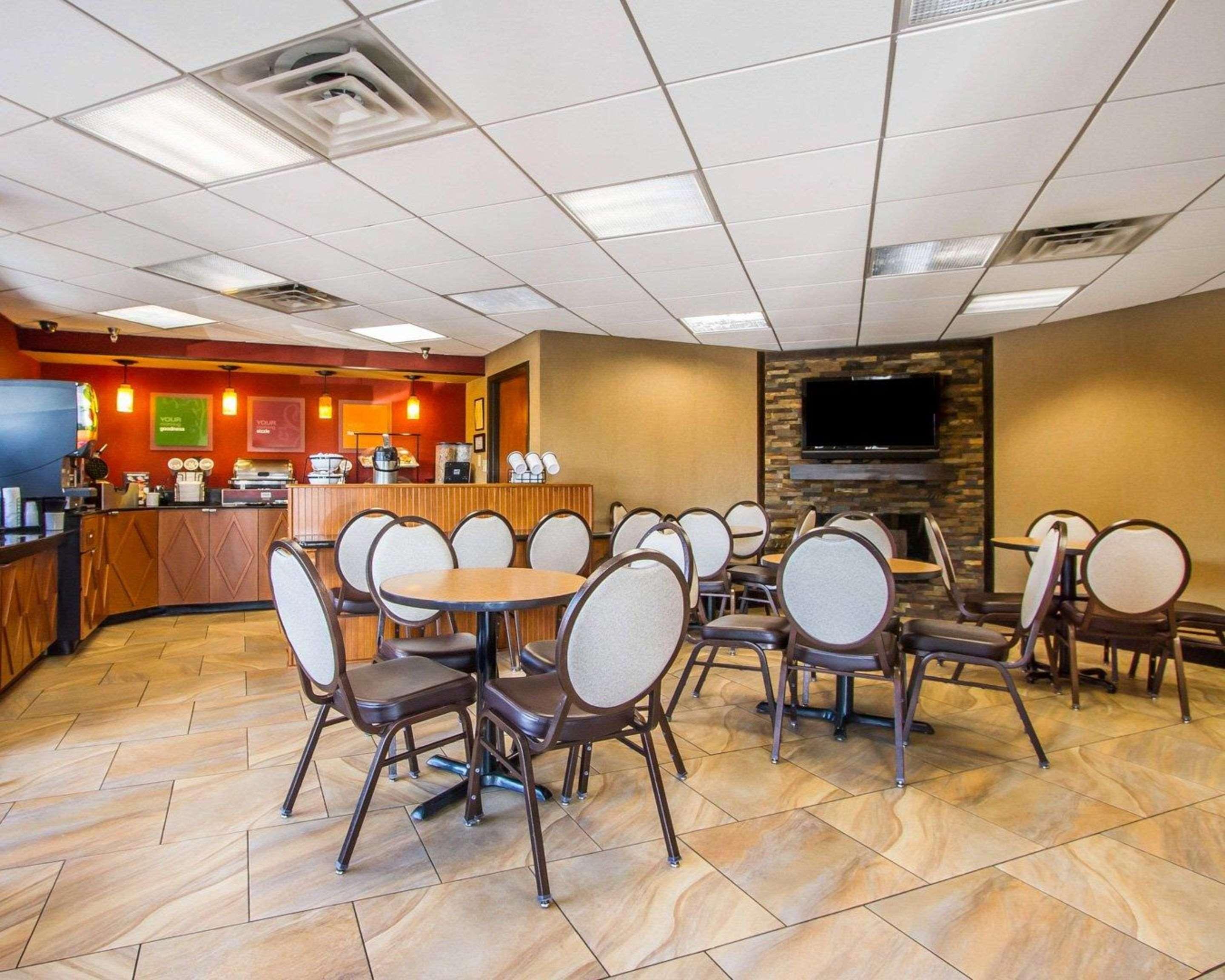 Rodeway Inn & Suites Clarksville Esterno foto