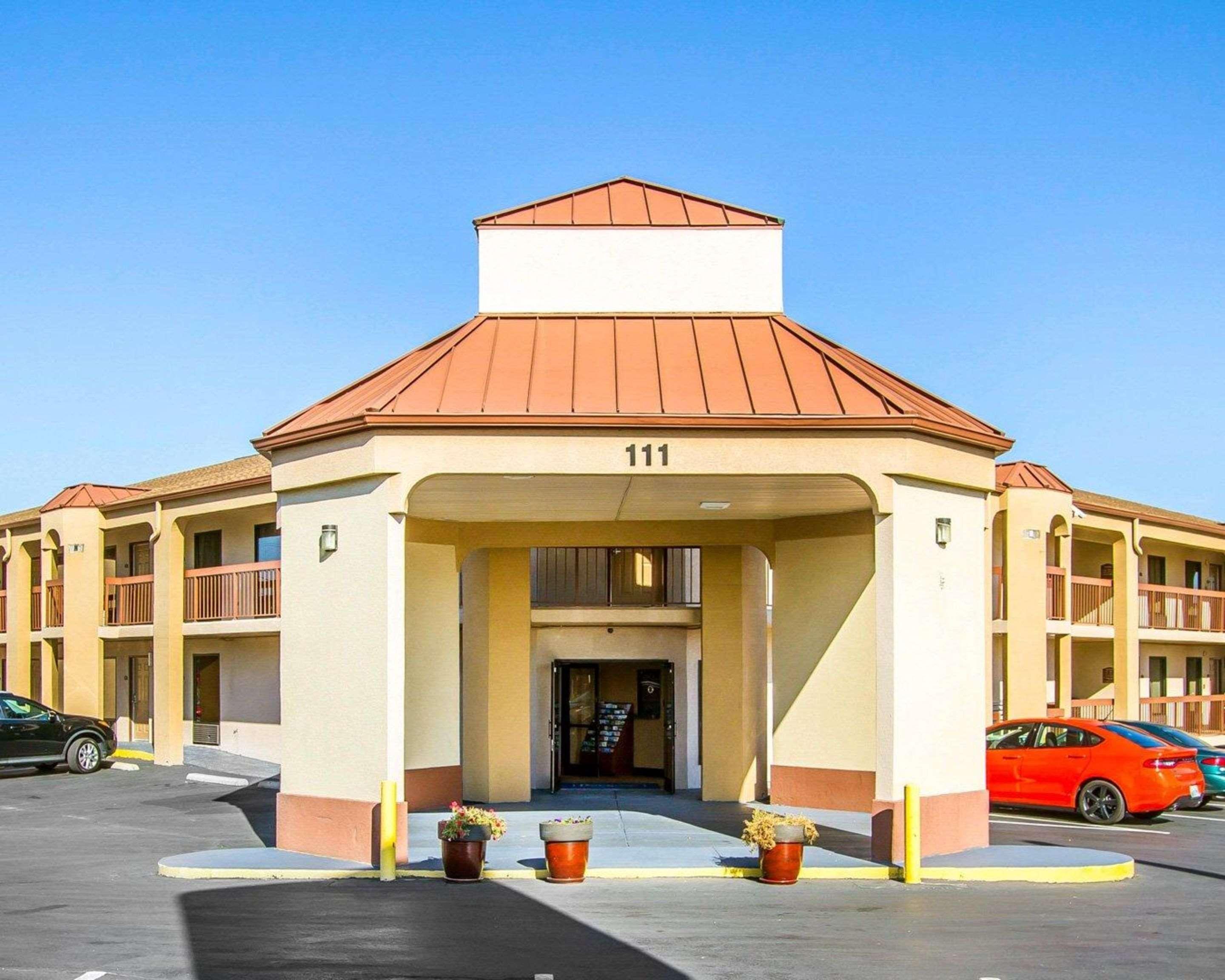 Rodeway Inn & Suites Clarksville Esterno foto