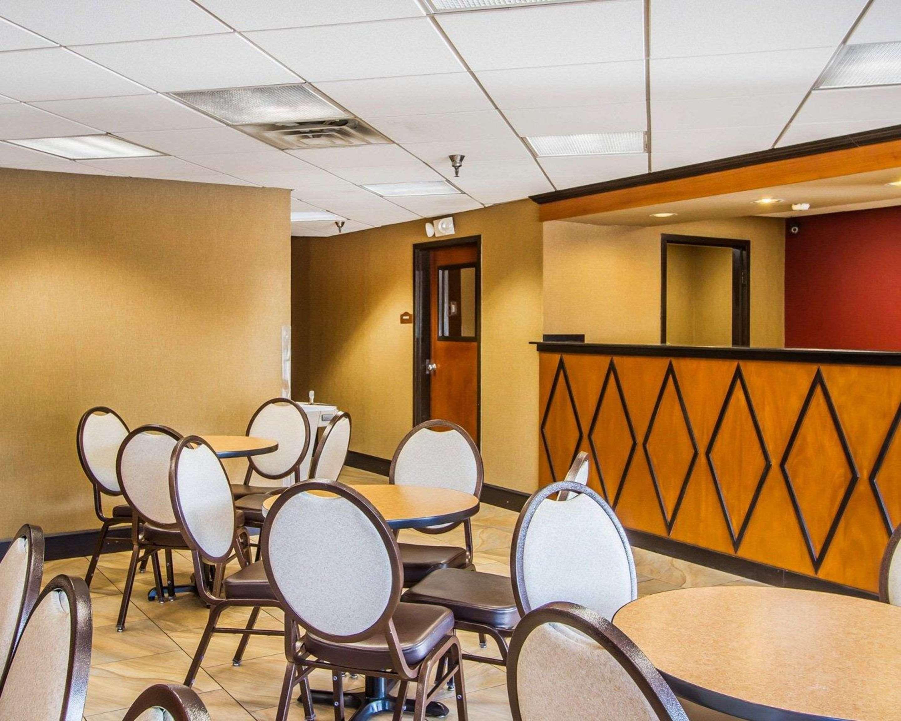 Rodeway Inn & Suites Clarksville Esterno foto