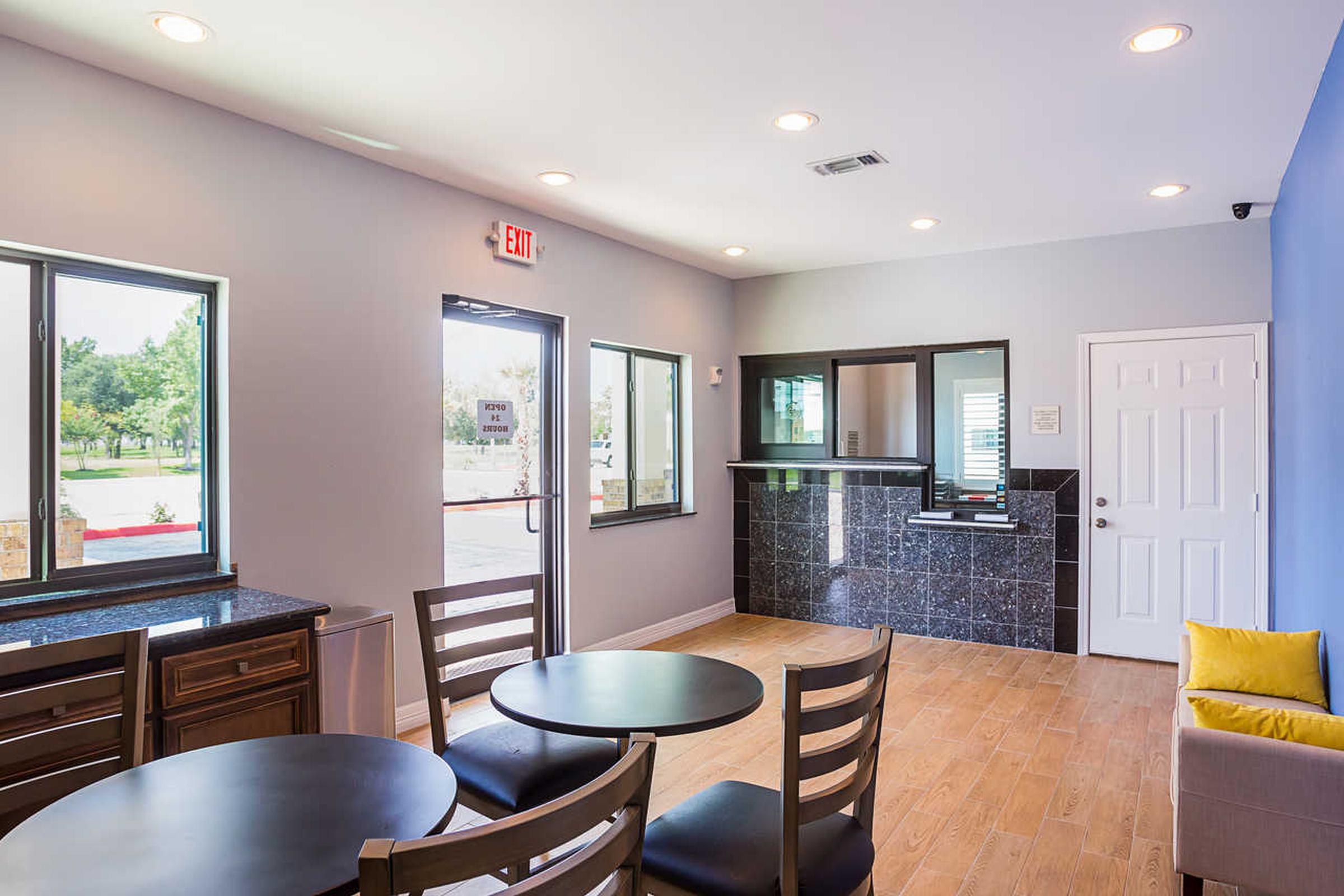 Rodeway Inn & Suites Clarksville Esterno foto
