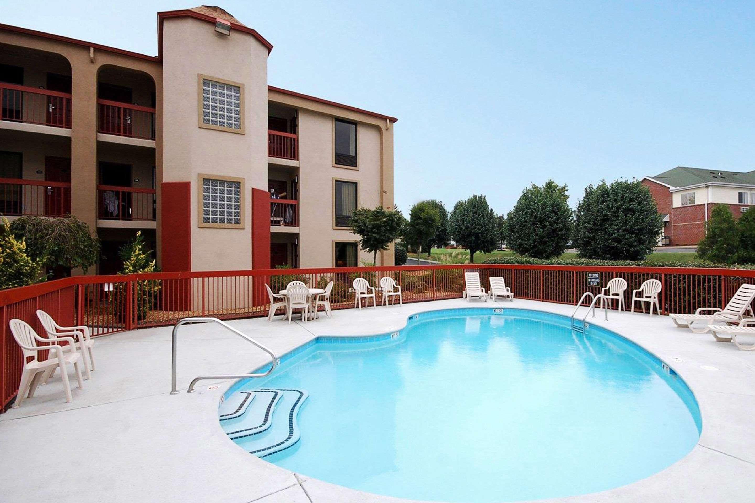 Rodeway Inn & Suites Clarksville Esterno foto