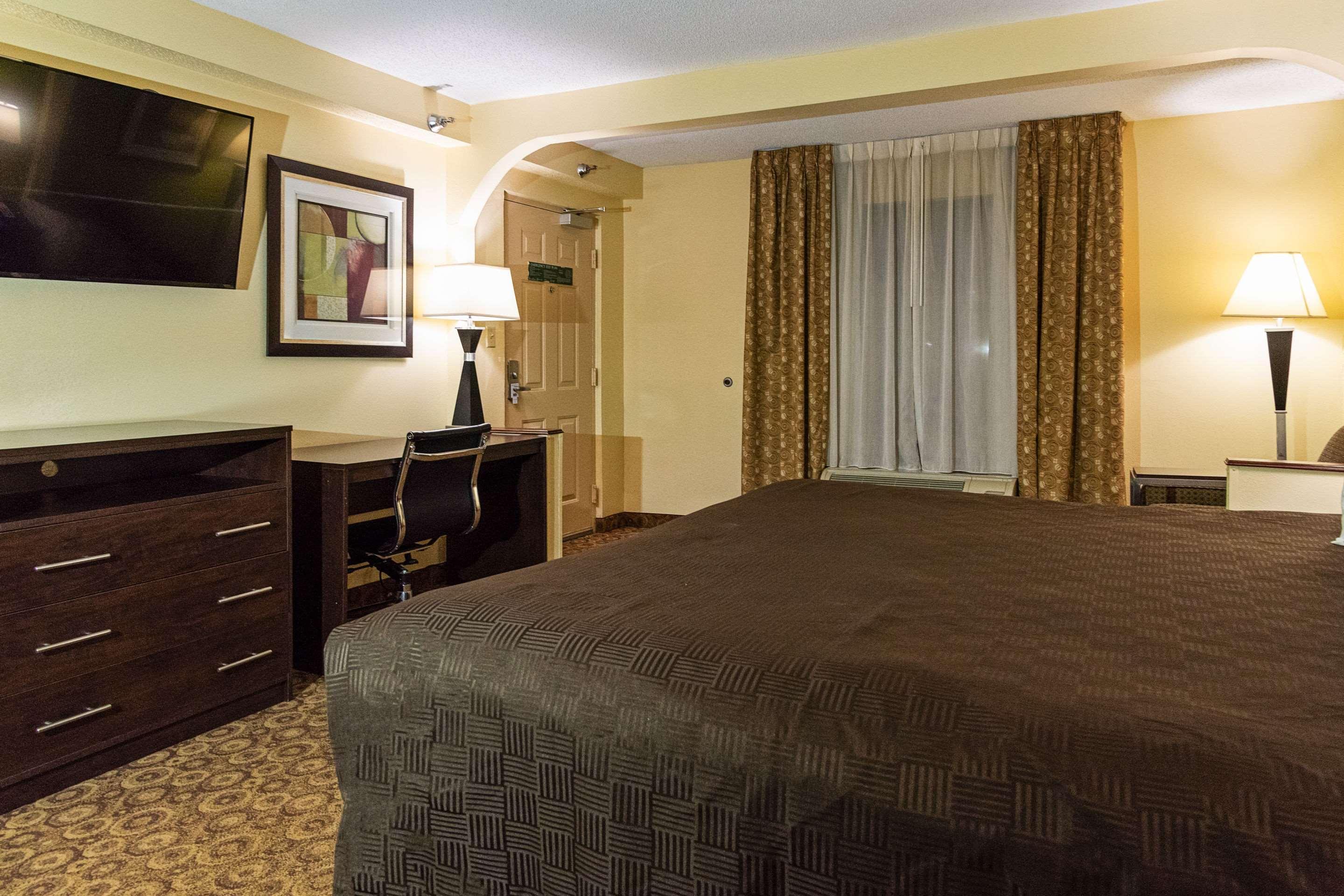 Rodeway Inn & Suites Clarksville Esterno foto