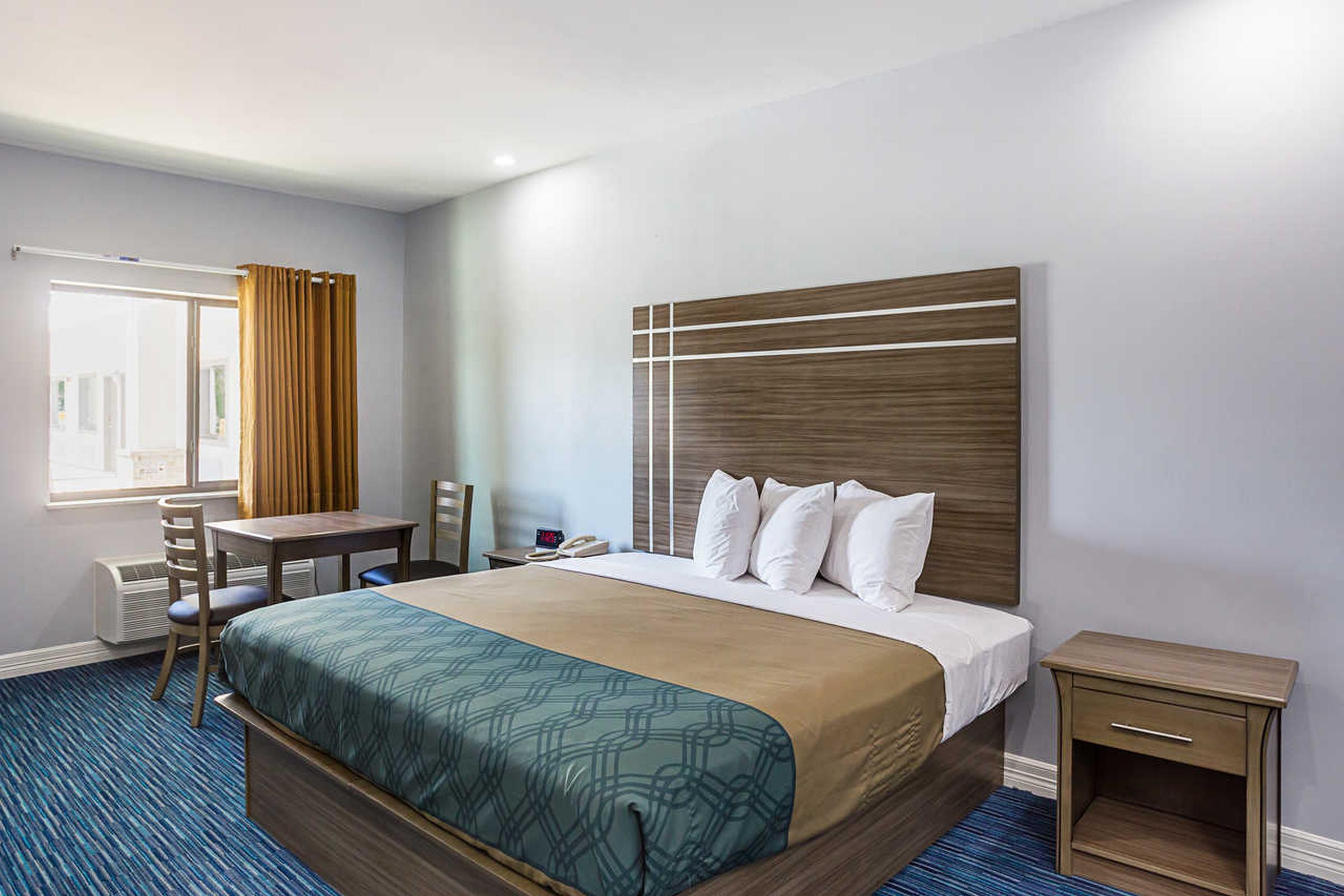 Rodeway Inn & Suites Clarksville Esterno foto