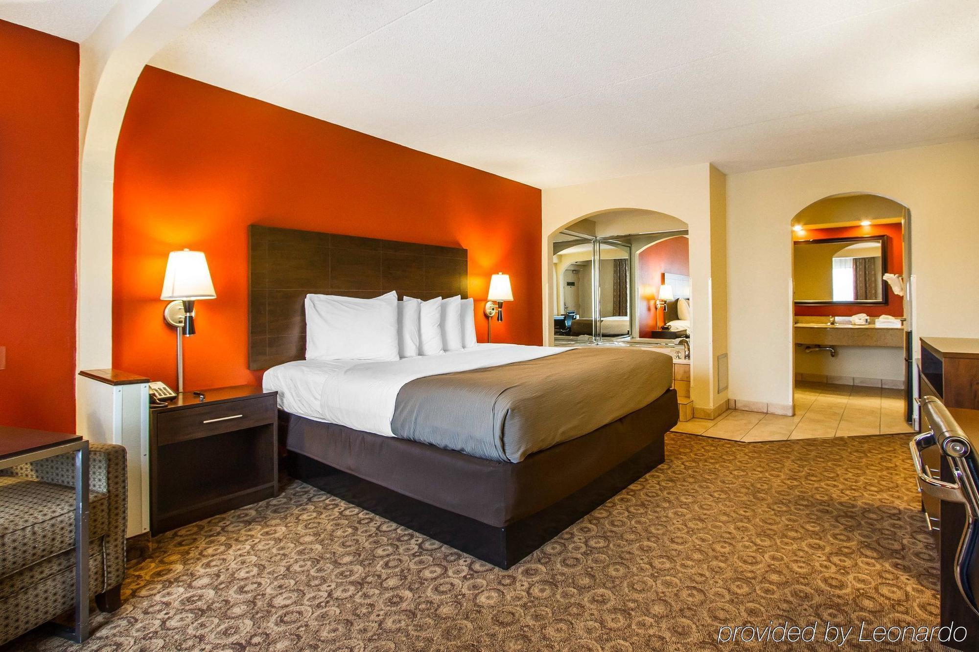 Rodeway Inn & Suites Clarksville Esterno foto