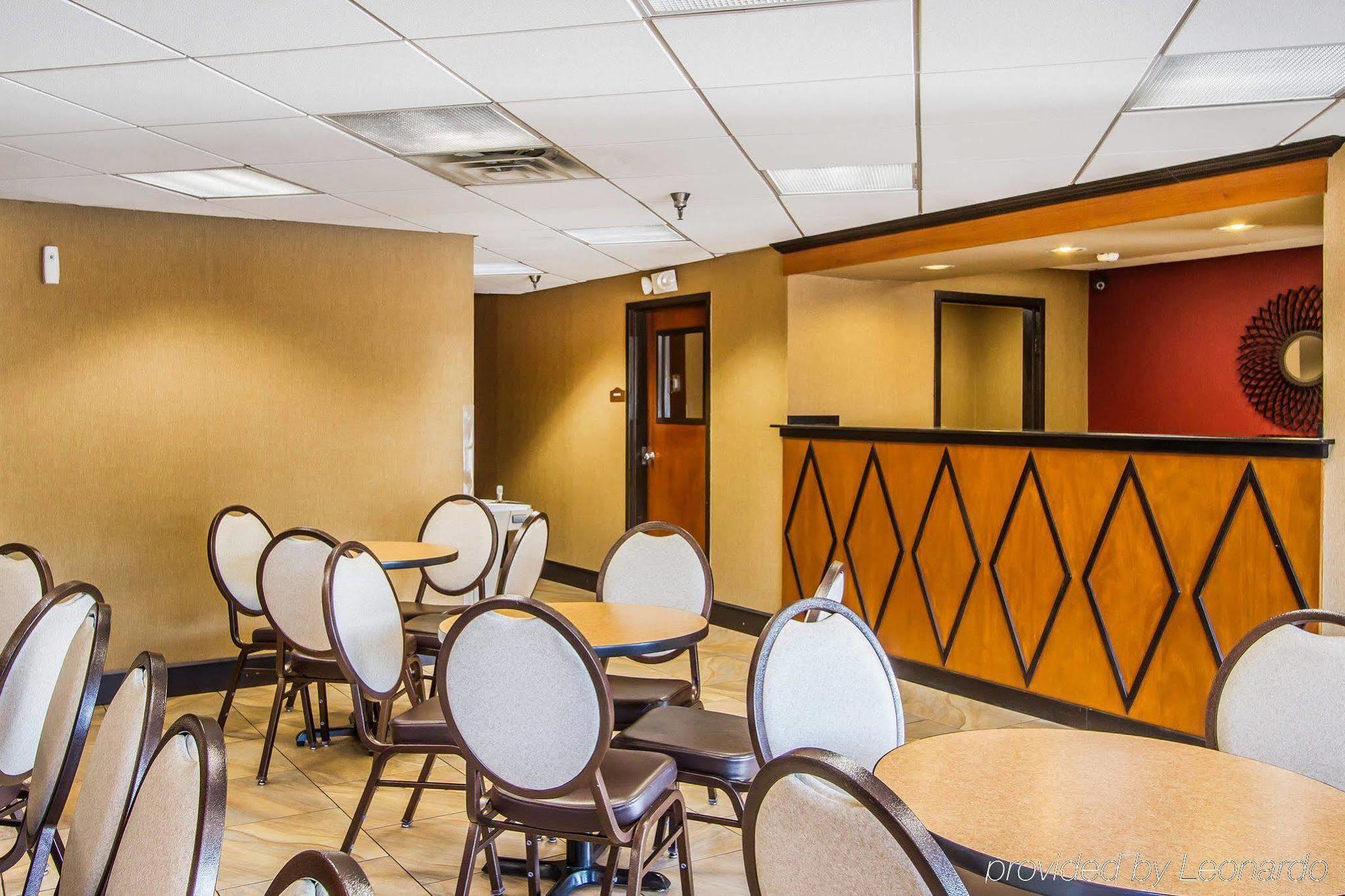 Rodeway Inn & Suites Clarksville Esterno foto