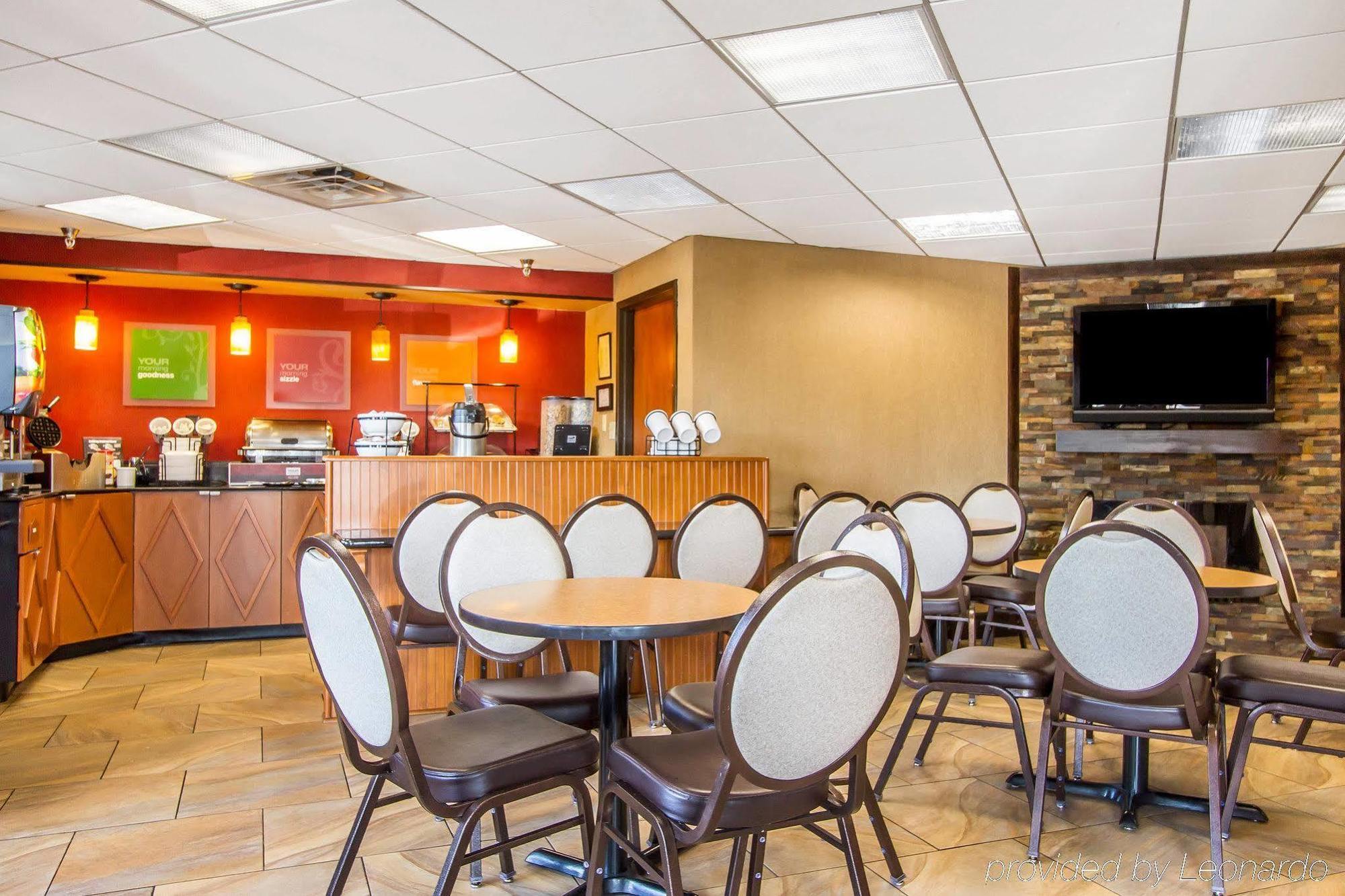 Rodeway Inn & Suites Clarksville Esterno foto