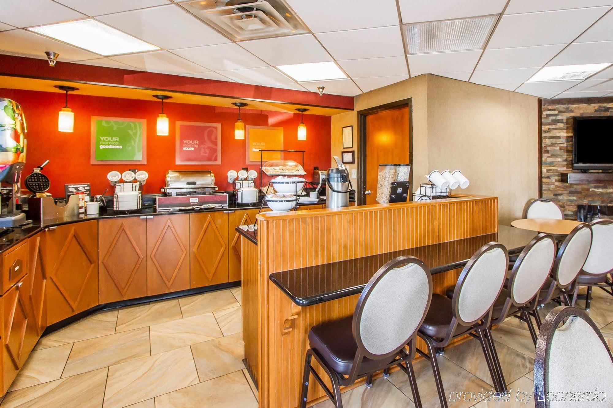 Rodeway Inn & Suites Clarksville Esterno foto