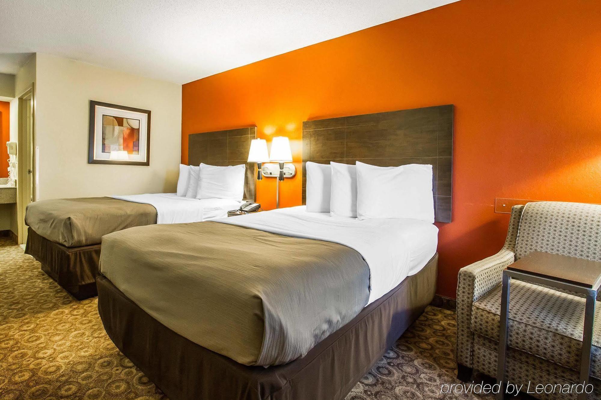 Rodeway Inn & Suites Clarksville Esterno foto
