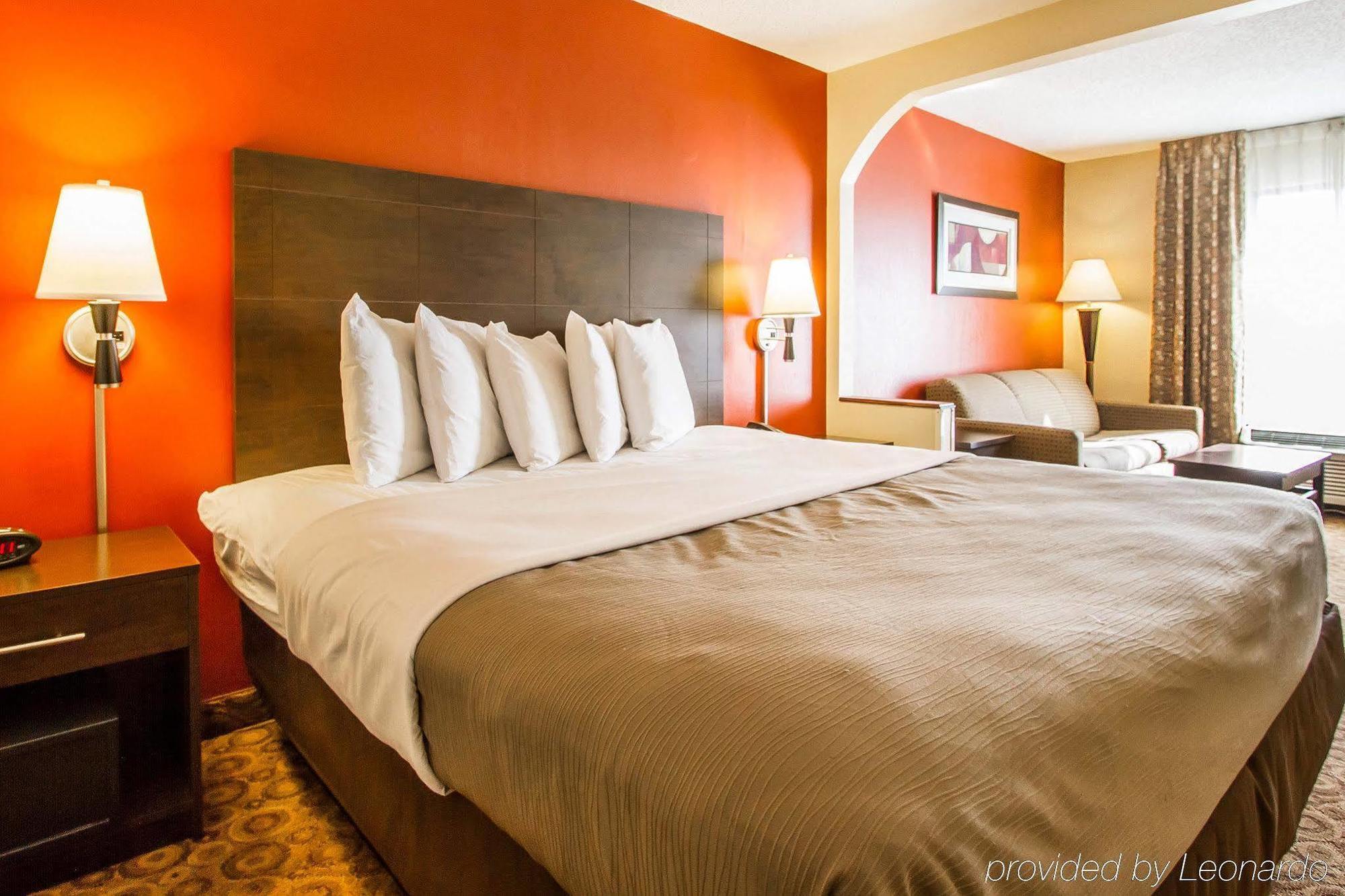 Rodeway Inn & Suites Clarksville Esterno foto