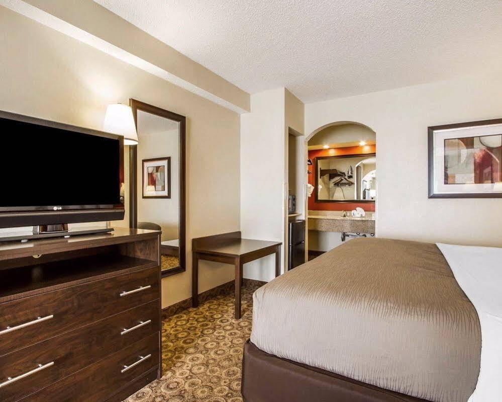 Rodeway Inn & Suites Clarksville Esterno foto